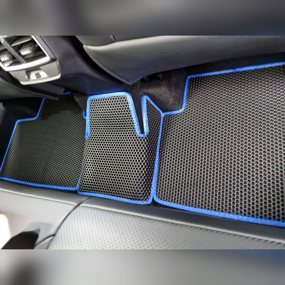 Dywaniki EVAMATS 3D w MG ZS II — maty kierowcy, pasażera i tylne